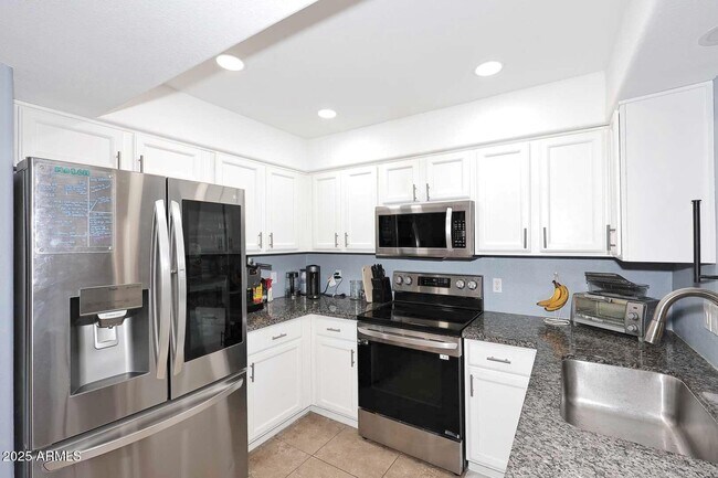 Building Photo - 4805 E Kachina Trail