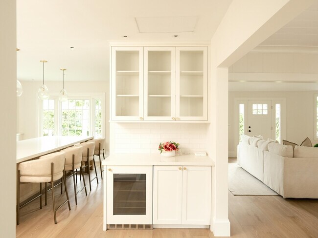 Building Photo - 1017 Tamarind Rd