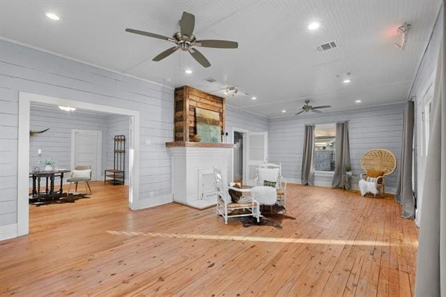 Building Photo - 915 N Center St