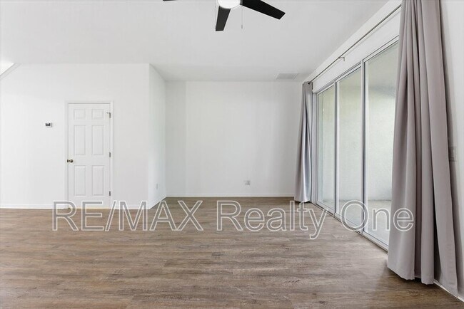 Building Photo - 1705 W Spring Meadow Loop