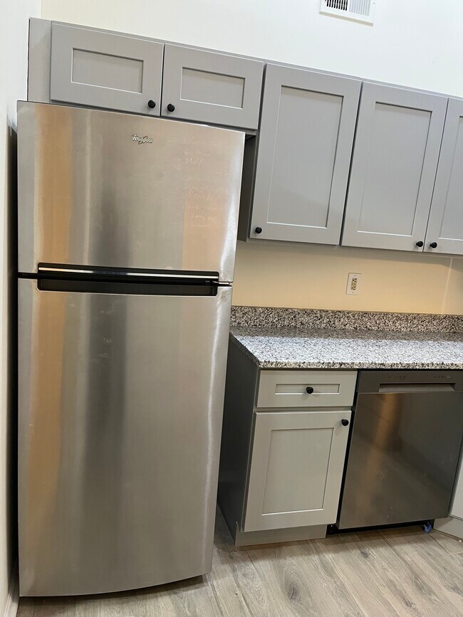 New Kitchen_4 - 29 Amberly Ct