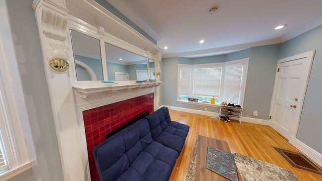 Building Photo - Modern Cleveland Circle three bed duplex c...