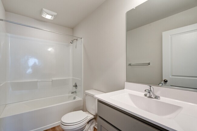 Building Photo - 305 Northfield Hts Ln