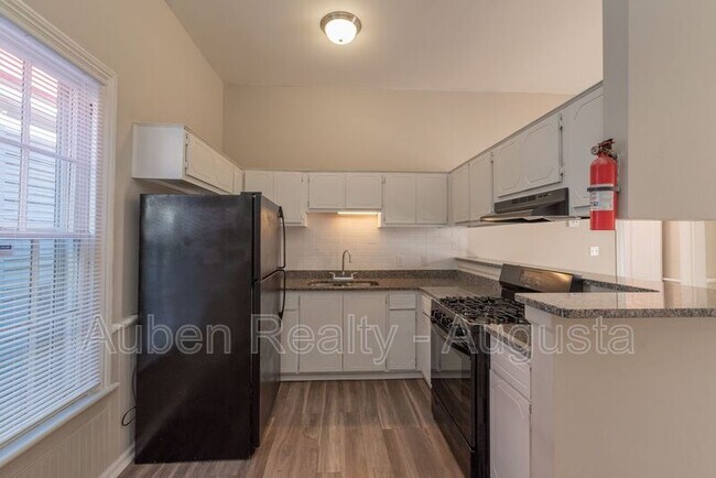 Building Photo - 209 Telfair St