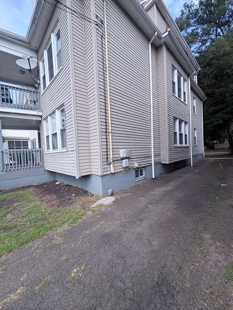 Building Photo - 227 County St