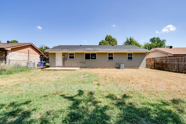 Building Photo - 1332 E Brooks St