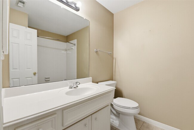 Building Photo - 5910 Willowfield Ct