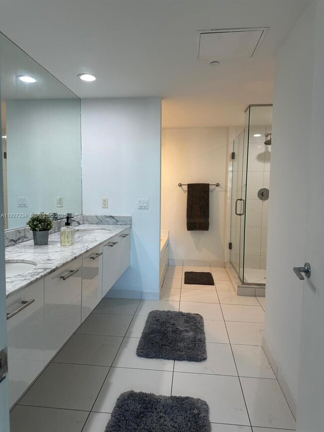 Building Photo - 500 Brickell Ave