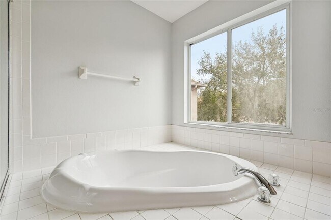 Building Photo - 18154 Sandy Pointe Dr