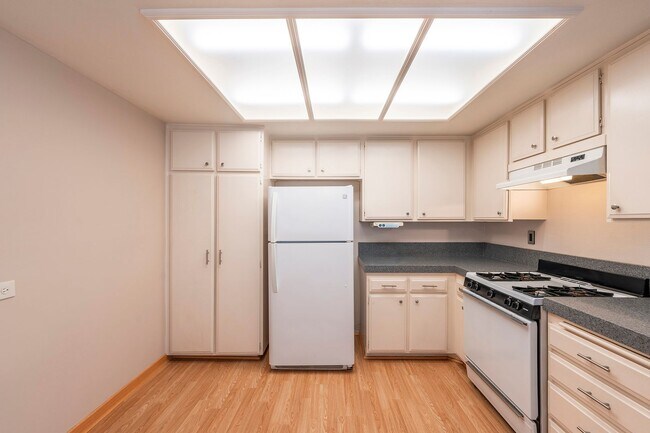 Building Photo - Mathews Avenue