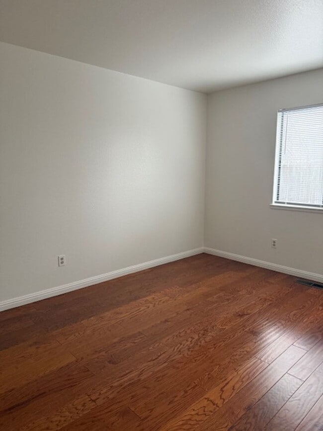 Building Photo - 2 Bedroom 2 Bath House in Cotati ~ Attached 2 Car Garage