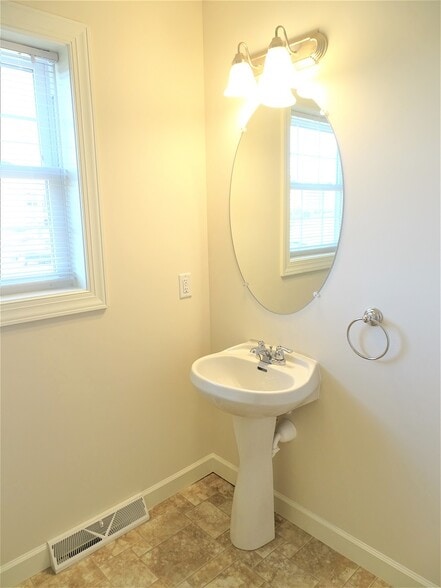 Building Photo - 1395 Fieldstone Dr