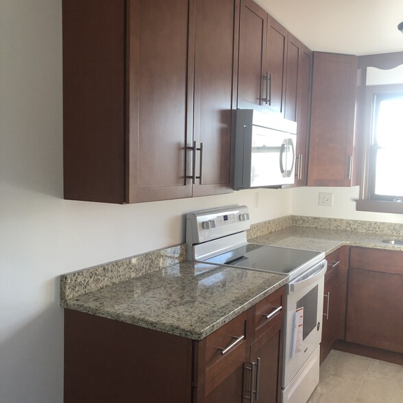 Kitchen, Granite Counters - 590 Freedom Plains Rd