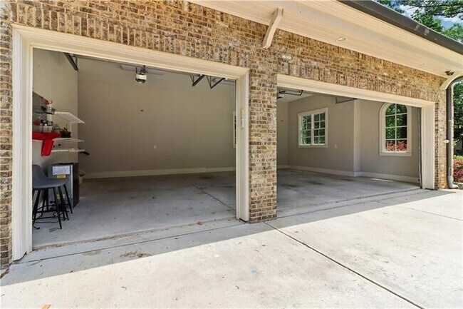 Building Photo - 211 Mount Vernon Hwy