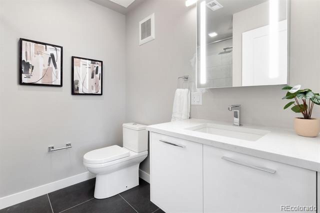 Building Photo - 1515 Julian St