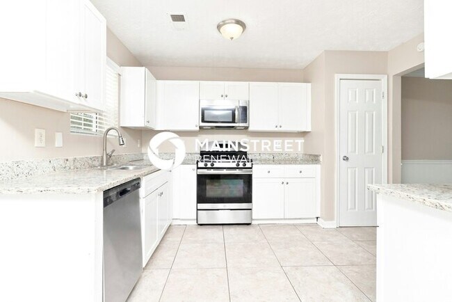 Building Photo - 4 Bedroom Pet-Friendly Home in Douglasville, GA with Main Street Renewal
