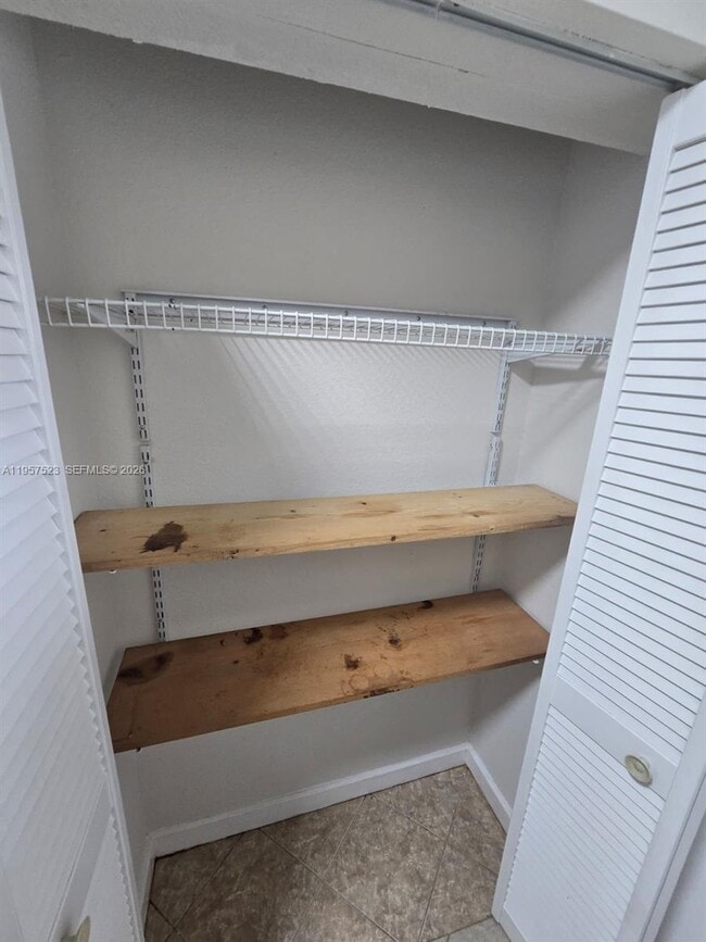 Building Photo - 5151 W Oakland Park Blvd