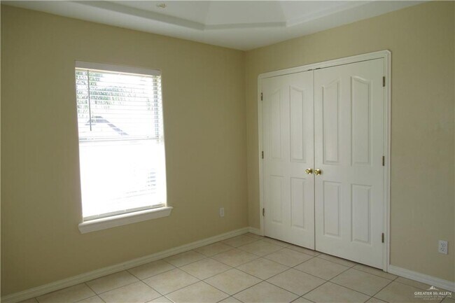 Building Photo - 33 Santa Teresa St