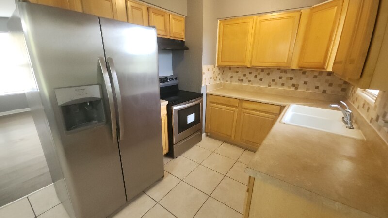 Building Photo - 2625 Kershaw Dr W