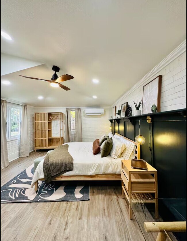 Building Photo - Midtown Gorgeous Home on Large Lot