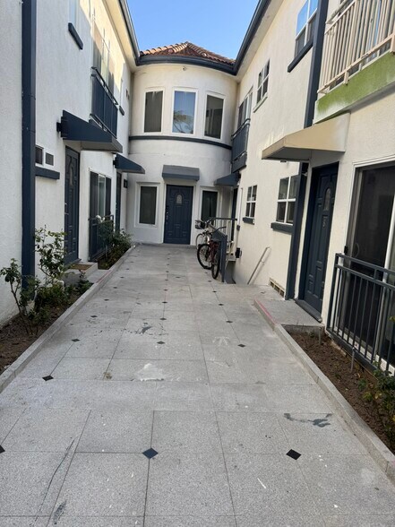 Building Photo - 2230 E Ocean Blvd