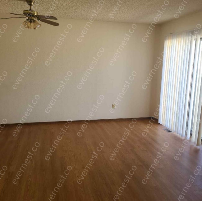 Building Photo - 3-Bedroom, 1.5-Bathroom Home in a Convenie...