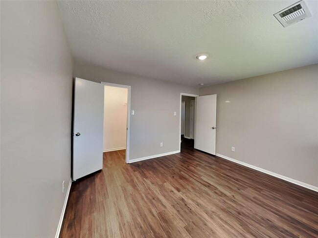 Building Photo - 16118 April Ridge Dr