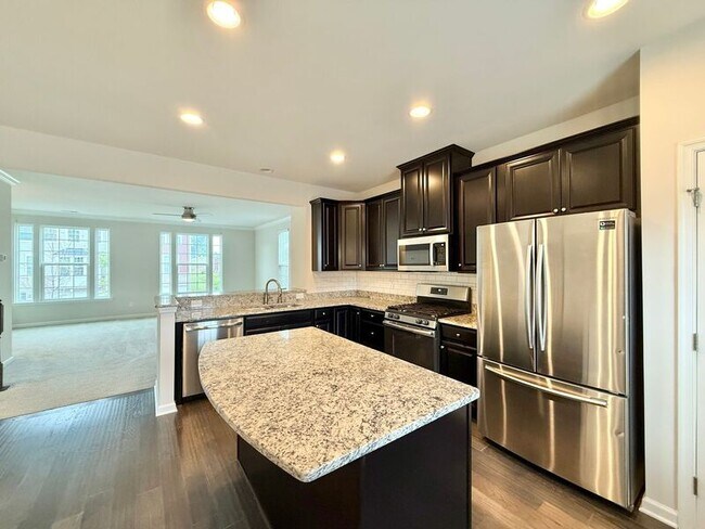 Building Photo - 113 Cross Country Way