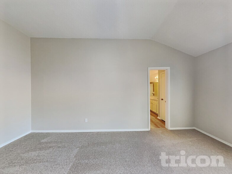 Building Photo - 6002 Flyers Ln