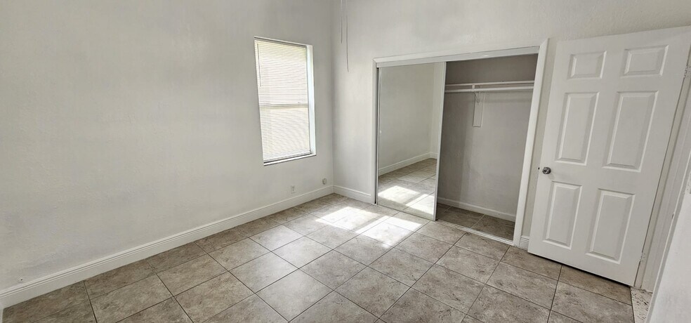 Building Photo - 410 Columbus Pky
