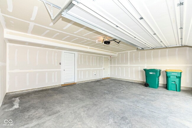 Building Photo - 9312 Clarendon Dr