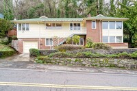 Building Photo - Charming 1940's Home with Stunning Mt. Hoo...