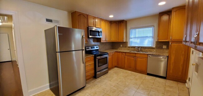 Building Photo - BH-NCH2019