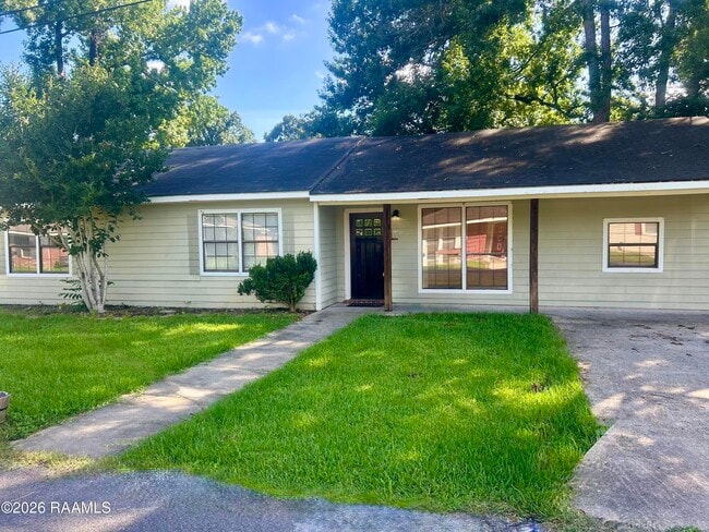 Building Photo - 112 Redwood Dr