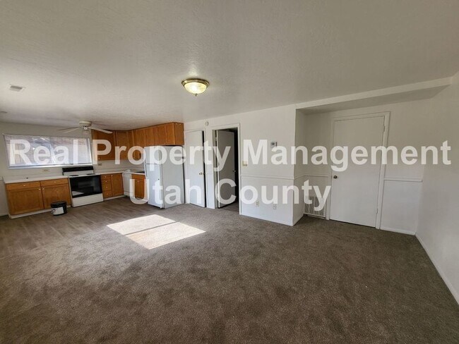 Building Photo - 1146 W 100 N