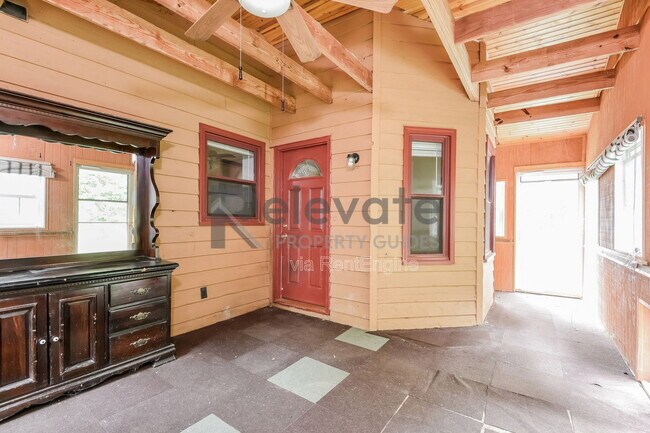 Building Photo - 1031 Huntersdell Terrace
