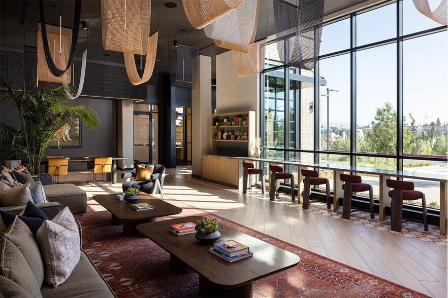 Primary Photo - Orlo