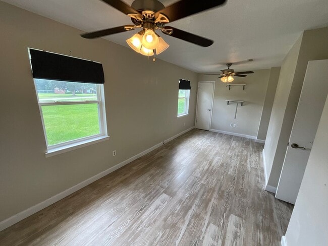 Building Photo - Spacious 3/2 Brick Home in Dogwood Heights with Fenced Back Yard