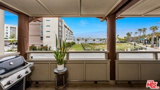 Building Photo - 4350 Vía Dolce