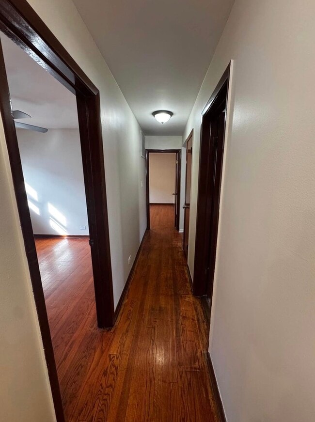 Building Photo - 725 Brummel St