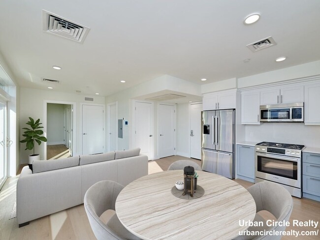 Building Photo - Spacious One Bed Now Available