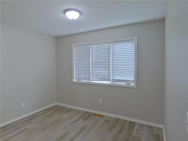 Building Photo - 209 Greenbriar Ln