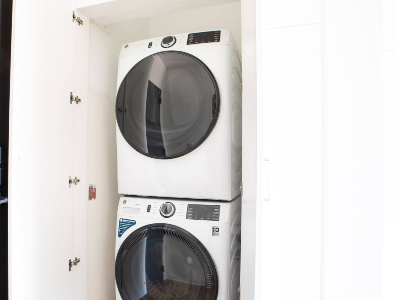 Building Photo - 1840 N Farwell Ave
