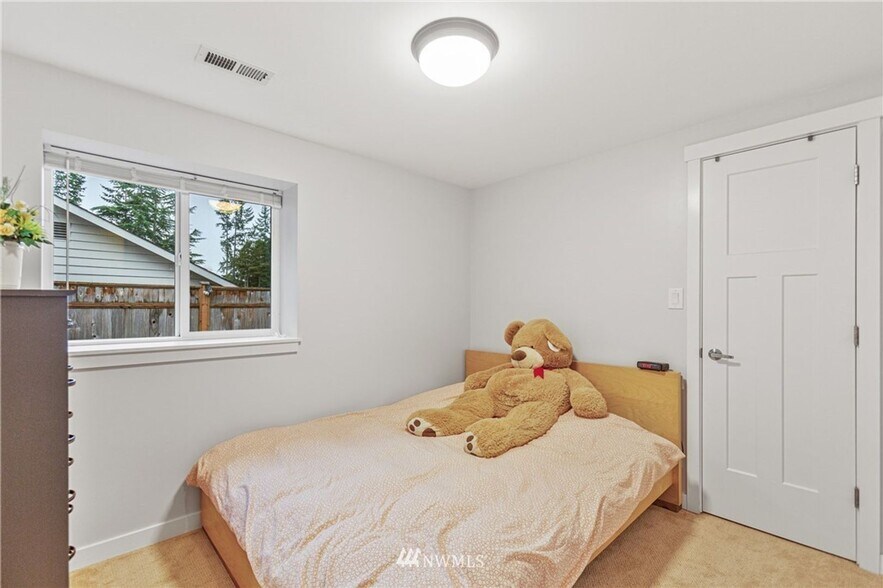 Building Photo - 4 Bed 2 Bath Home in Mountlake Terrace!