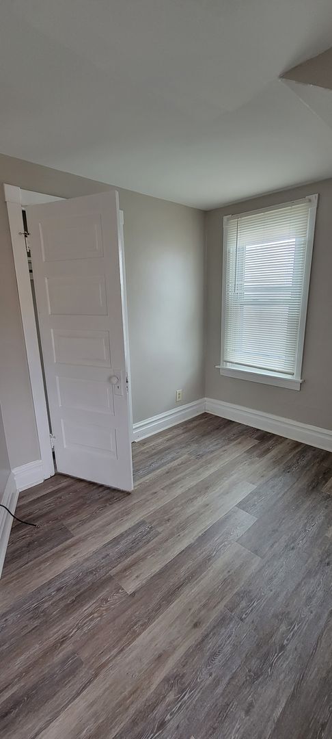 Building Photo - 3 bedroom, 1 bath, 2 story single family house