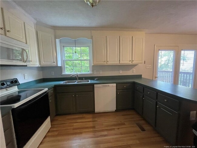 Building Photo - 4219 Arbutus Dr