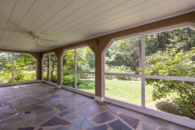 Building Photo - 171 Silver St