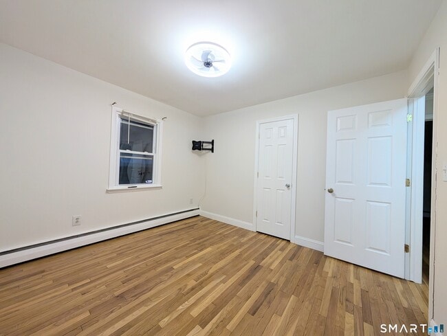 Building Photo - 186 Marigold Ave