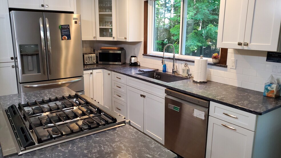 Building Photo - 7967 Sunset Dr