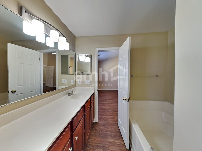 Building Photo - 116 Golden Valley Dr